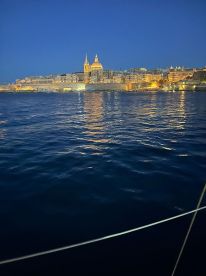 Chilled sunset cruise 