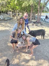 Had the best day with the pigs and sea turtles
