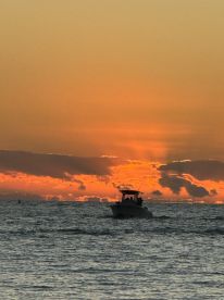 An unforgettable sunset sail with an outstanding captain