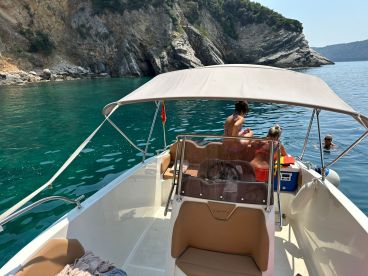 We had the most wonderful day swimming in the most beautiful spots 🌊